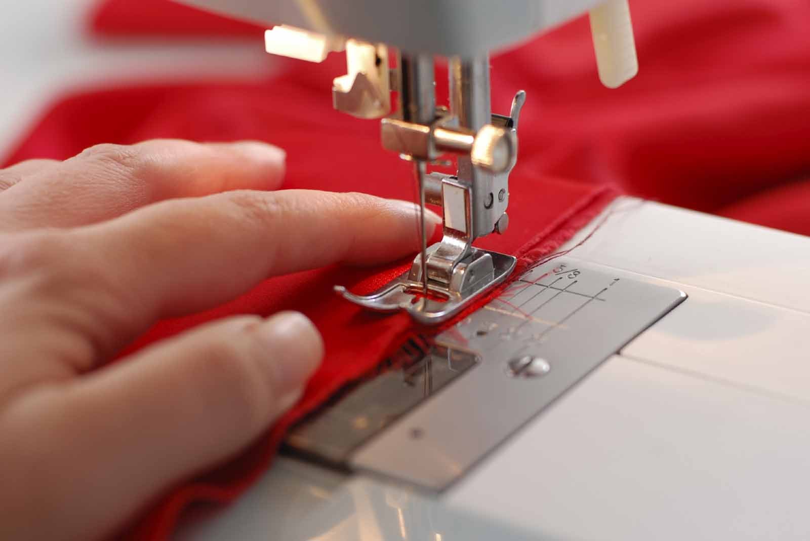 шиття на швейній машинці