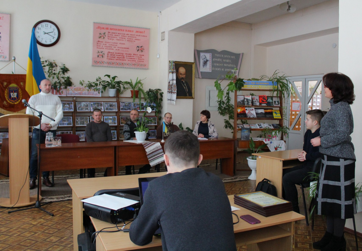 учасники зустрічі «Вогні Соборності з’єднають Україну»