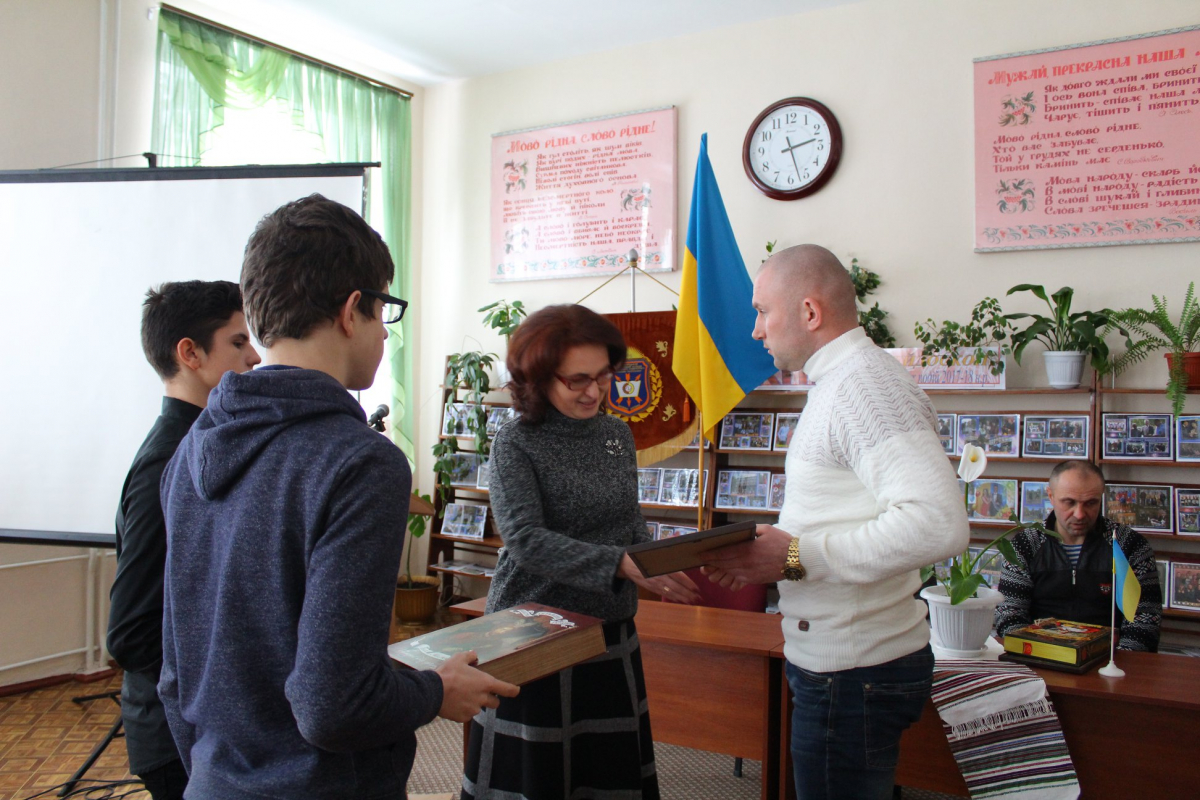 учасники зустрічі «Вогні Соборності з’єднають Україну»