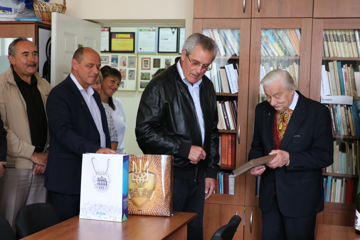 Юрій Бобало привітав поета Ігоря Калинця із 80-літтям